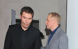 Karolak mieszka z młodą Lamparską