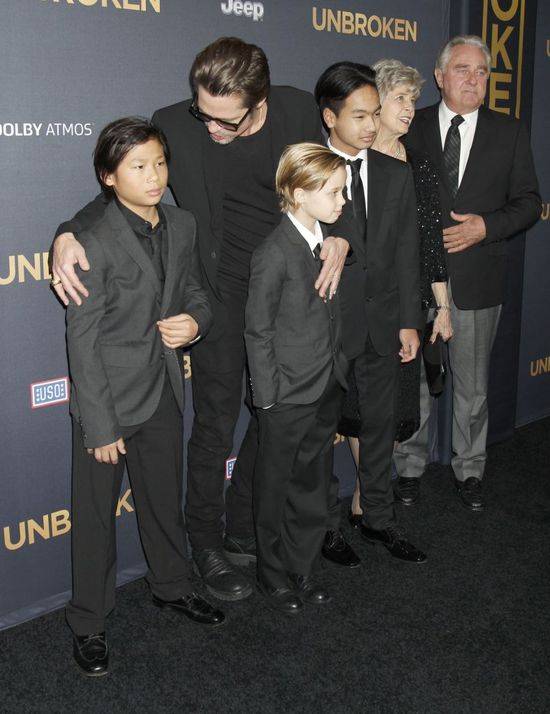 Brad Pitt z dziećmi na premierze Unbroken