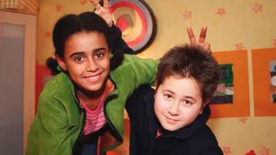 Jak dziś wyglądają Filip i Eliza z “Rodziny zastępczej”? Zdjęcia