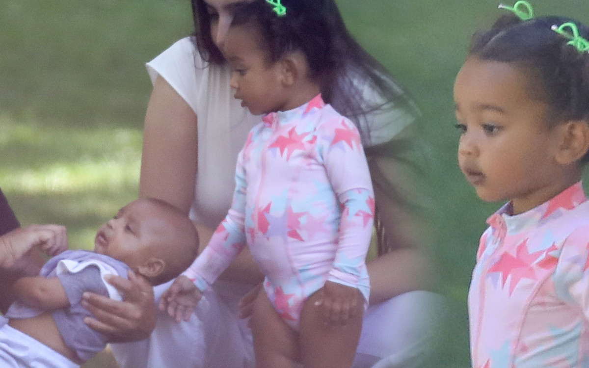 Kim Kardashian oddała Chicago i Psalma w ręce niani (ZDJĘCIA)