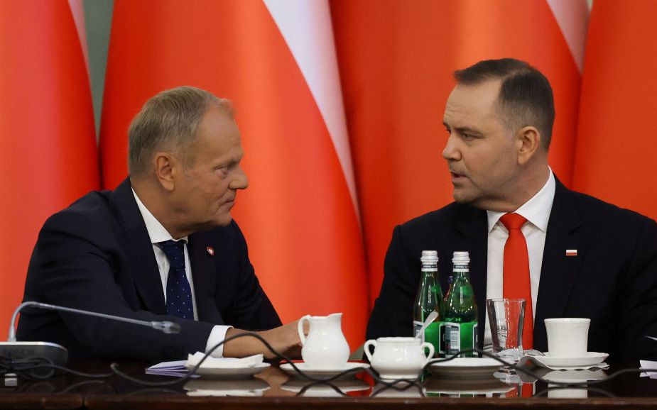 Nawrocki i Tusk piszą ze sobą SMS?! Zaskakujące kulisy ich relacji