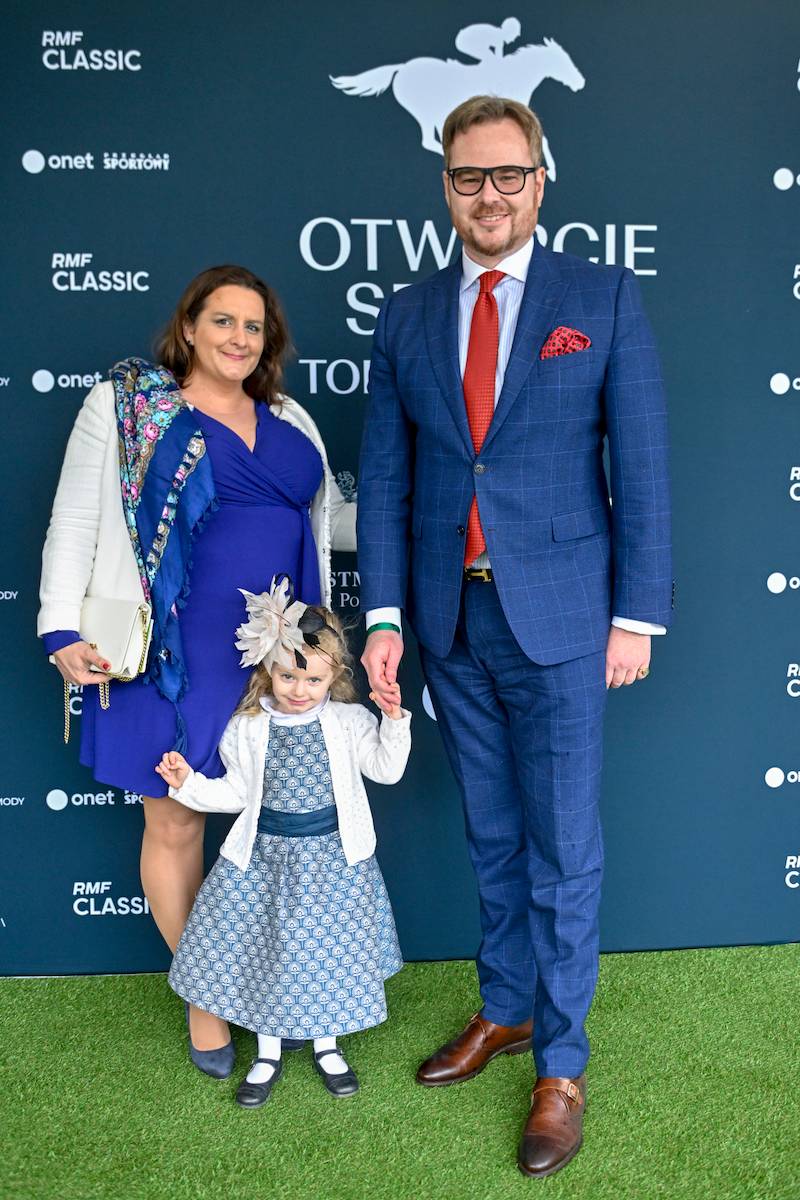 Otwarcie sezonu wyścigowego. Marek Siudym z synem Tadeuszem, Kamińska-Radomska z partnerem…