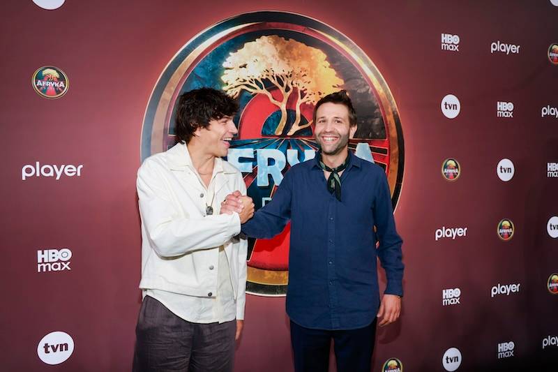 Gwiazdy lansują się na press day “Afryka Express”: Edyta Zając odsłania szczupły brzuch,  Ewa Gawryluk całuje się na ściance…