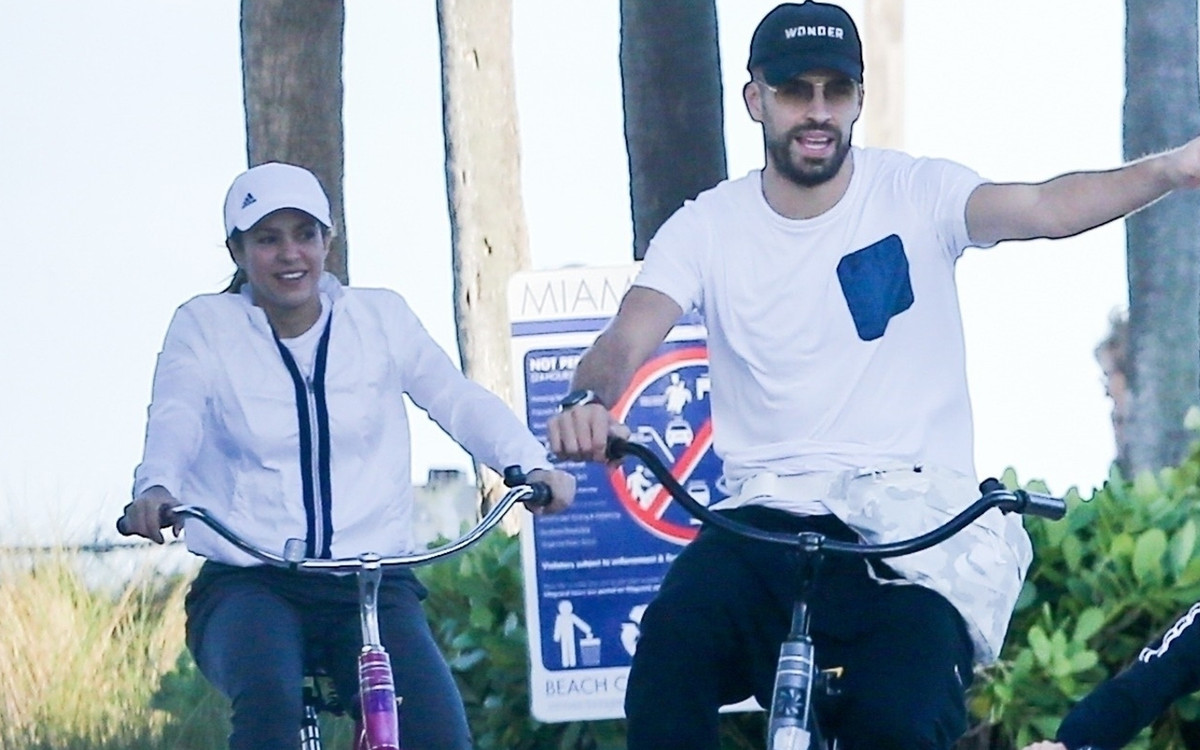 Shakira z Gerardem Pique i synami na rowerach – chłopcy wyrosną na przystojniaków! (ZDJĘCIA)