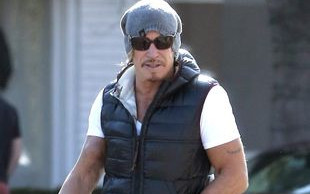 Mickey Rourke przyciąga wzrok tam, gdzie nie trzeba (FOTO)