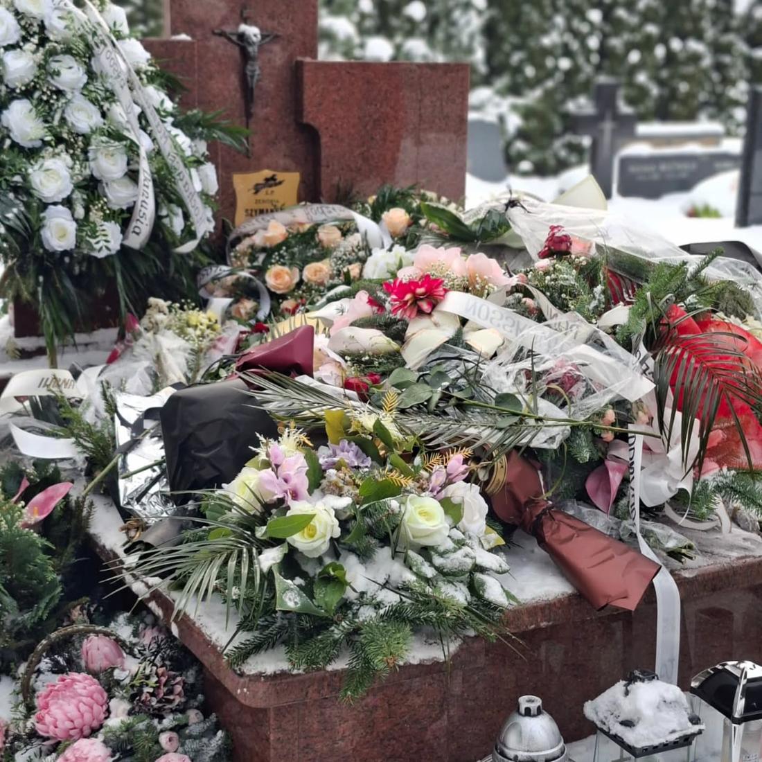 Grób mamy Iwony Pavlović fot. Instagram