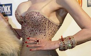 Kto może pochwalić się takim biustem? (FOTO)