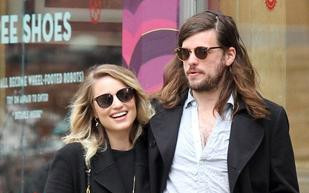 Dianna Agron poszła do śubu w sukni, która zupełnie nie wyglądała na ślubną