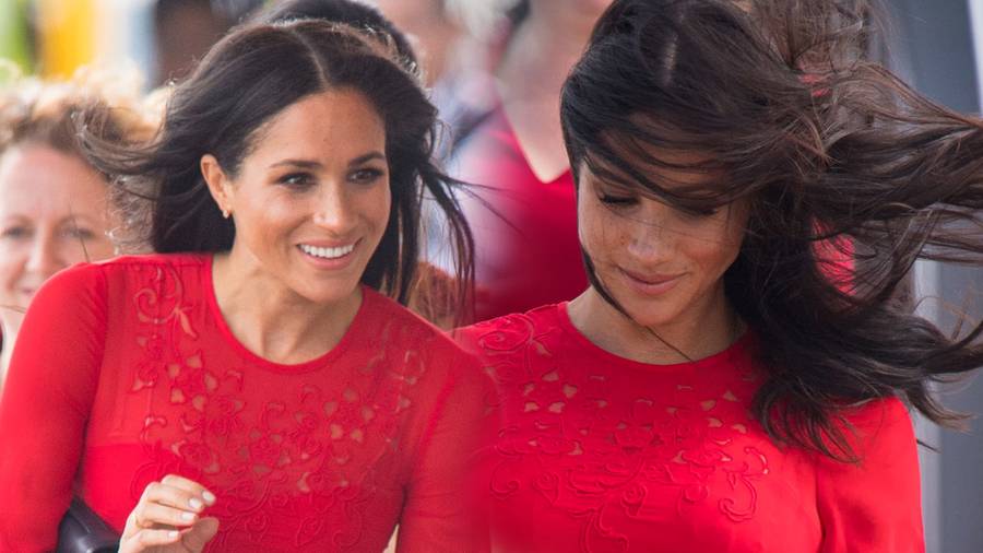 Z czerwonej kreacji Meghan Markle wystaje wielka METKA! Widać cenę?!