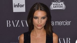 Wow! Emily Ratajkowski doskonale wie, jak przyciągnąć wzrok