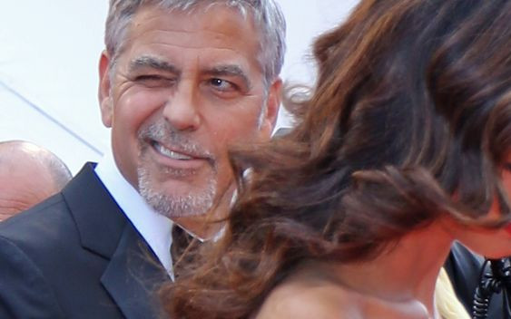 Jakim tatą jest George Clooney? Czy wstaje w nocy do płaczących bliźniaków?