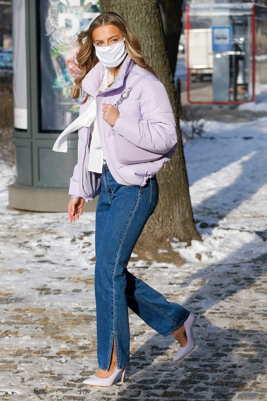 Karolina Pisarek w wysokich szpilkach