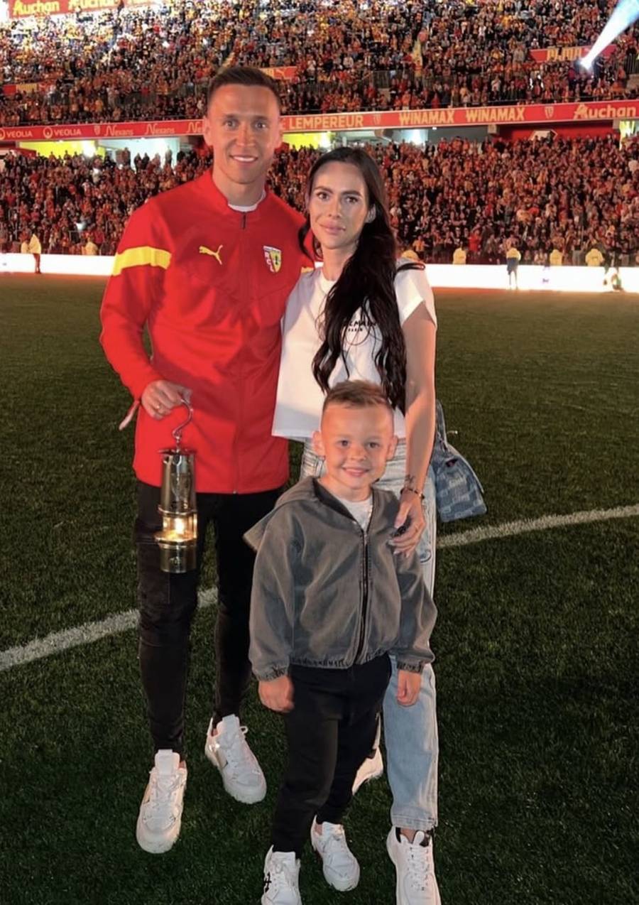 Przemysław Frankowski przywitał Stambuł! Jego żona już podbija serca TURECKICH kibiców (FOTO)