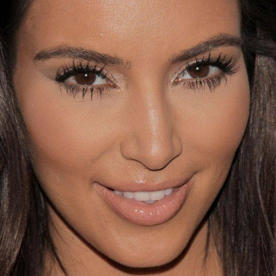 Twarz Kim Kardashian z BARDZO BLISKA