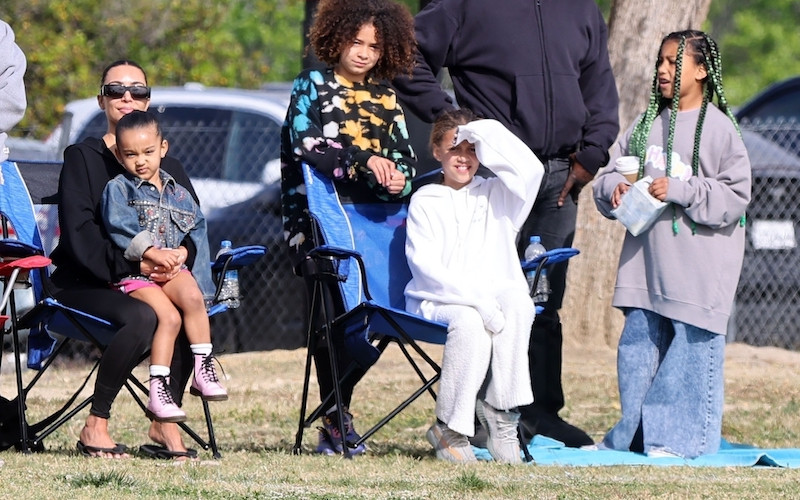 Kanye West błaga Kim Kardashian, by zmieniła szkołę ich dzieciom. Ma słuszność?