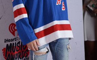 Justin Bieber PRZEWRÓCIŁ się na koncercie (VIDEO)