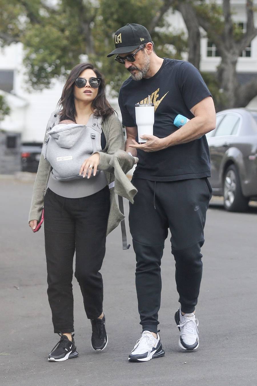 Jenna Dewan z narzeczonym Stevem Kazee na spacerze