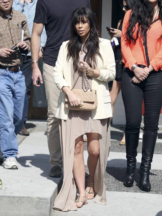 Czy Kim Kardashian ma na sobie namiot?