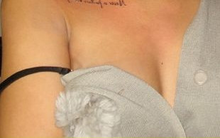 Rihanna ma kolejny tatuaż! (FOTO)