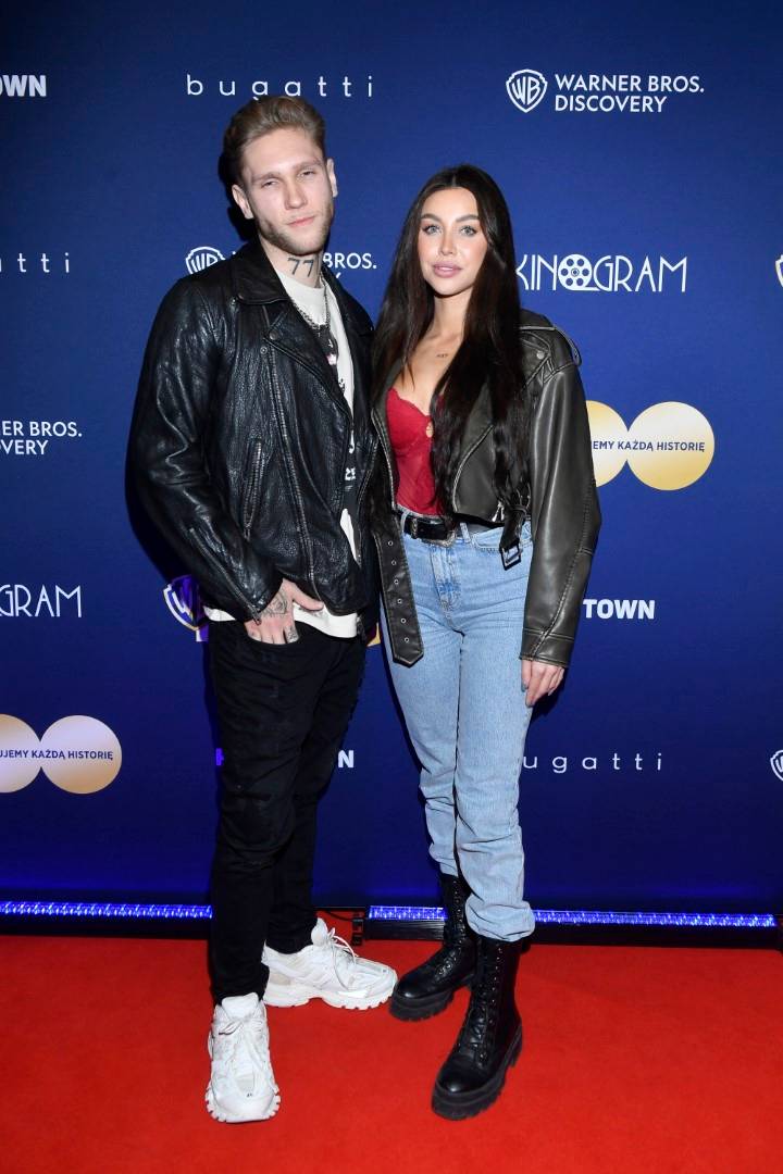 100-lecie Warner Bros. Discovery: Radosna Julia Wieniawa z popcornem, czarnowłosa Anna Maria Sieklucka, Małgorzata Foremniak