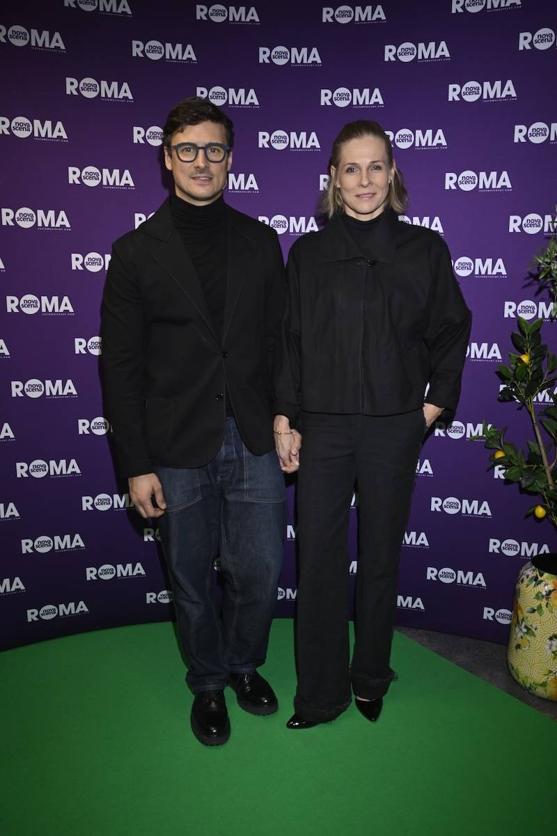 Plejada aktorów na premierze “Aniołki Mussoliniego”. Zakochani Kurdej-Szatan i Rafał Szatan, Magda Mołek…