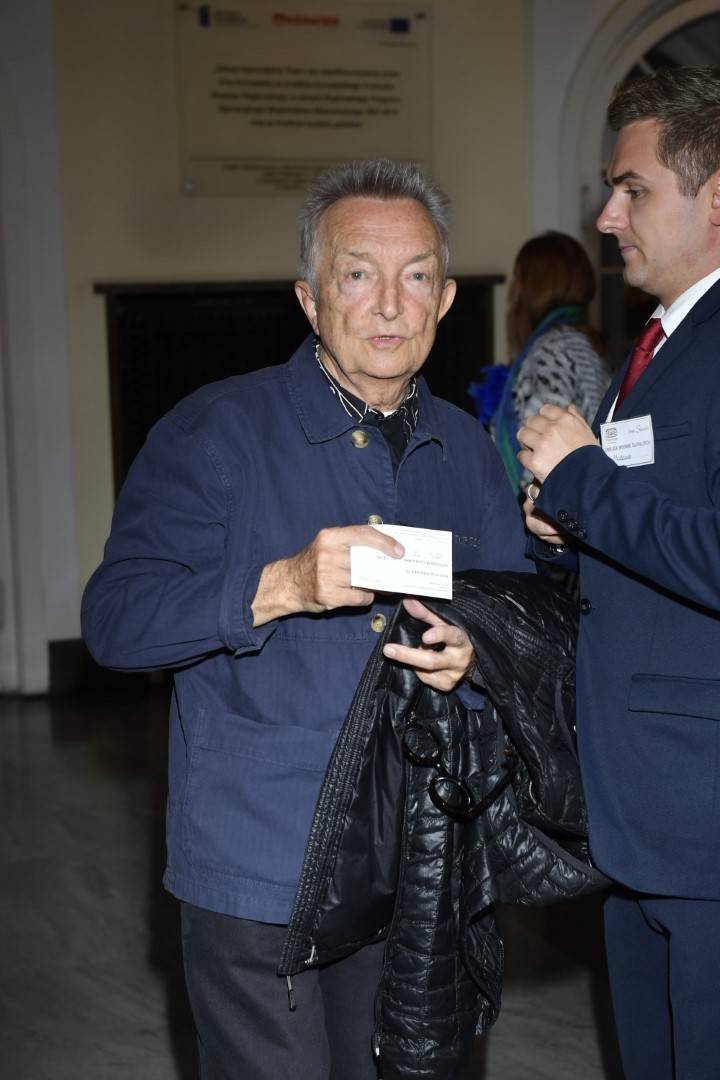 Gradientowa Małgorzata Foremniak i Anna Cieślak w czerni na premierze spektaklu (ZDJĘCIA)