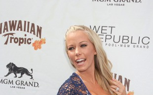 Kendra Wilkinson powiększyła piersi? (FOTO)