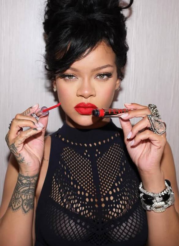 Rihanna kończy dziś 37 lat! Zobaczcie, jak zmieniła się wielka królowa popu (FOTO)