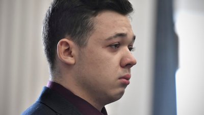 Świat rozwścieczony: zastrzelił 2 osoby, sąd uznał go za niewinnego, “bo jest biały”