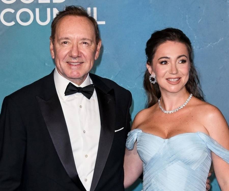 Gala amfAR przyciągnęła tłumy gwiazd. Halsey z ukochanym, Kevin Spacey, Paris Jackson…