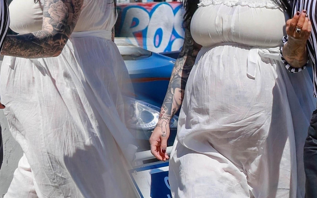 Gwiazda pokazała swój OGROMNY ciążowy brzuszek (ZDJĘCIA)