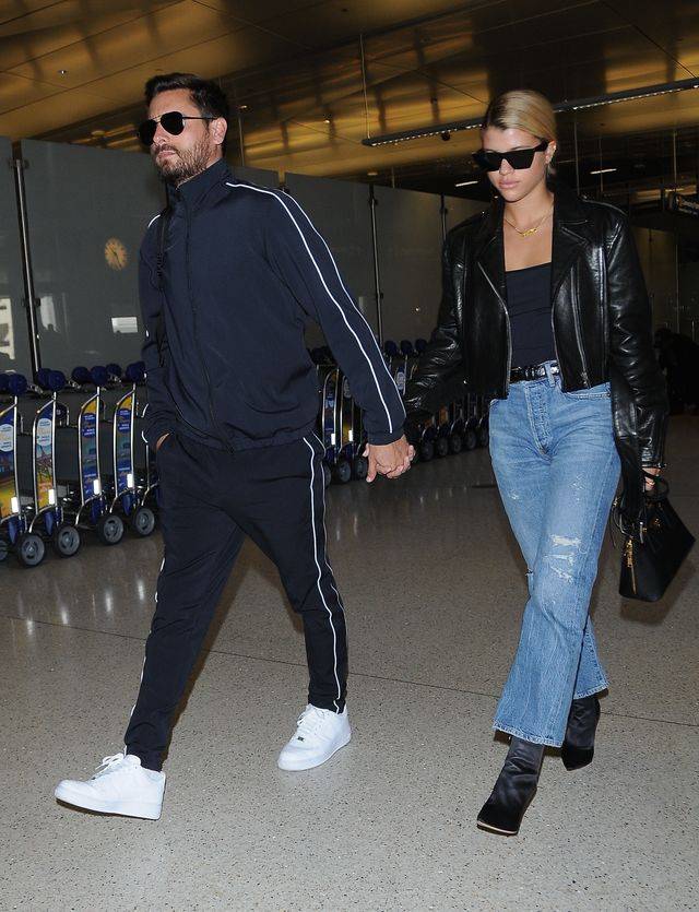 Scott Disick z Sofią Richie za rączkę na lotnisku (ZDJĘCIA)