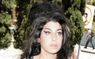 Amy Winehouse się tnie