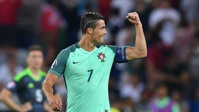 Cristiano Ronaldo maluje sobie… paznokcie u stóp?! (FOTO)