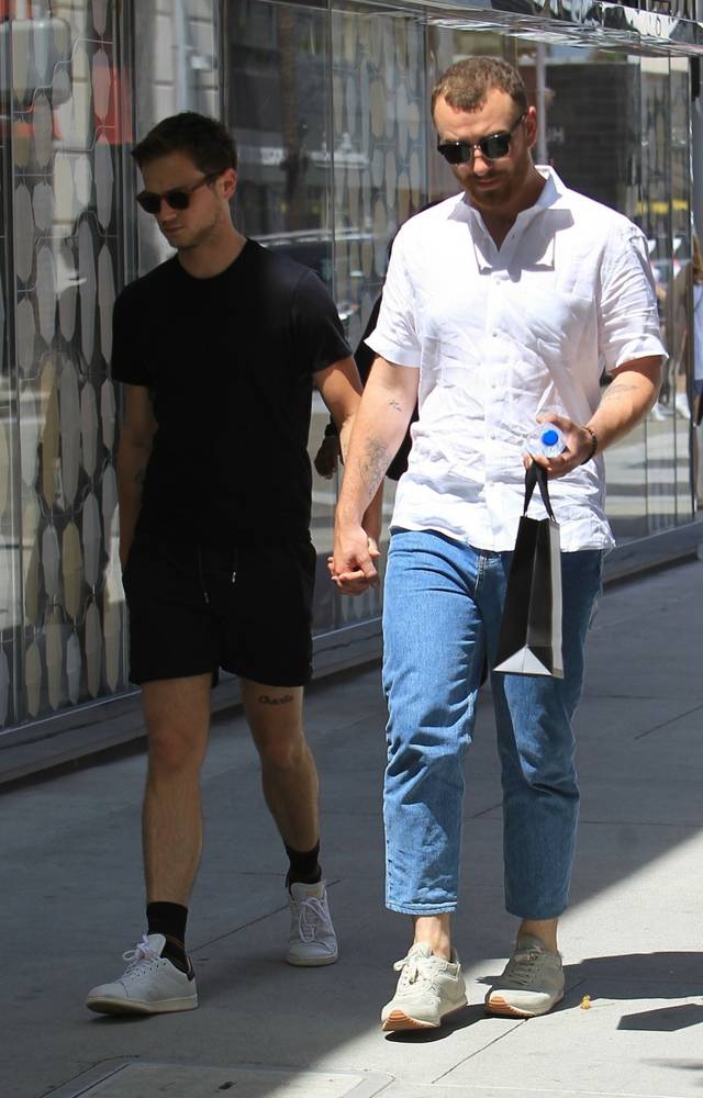 Sam Smith z aktorem serialu “13 powodów”. Miłość kwitnie!