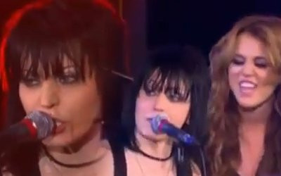 Miley Cyrus śpiewa rocka