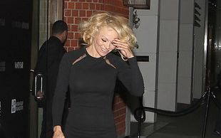 Narysowane brwi Pameli Anderson (FOTO)