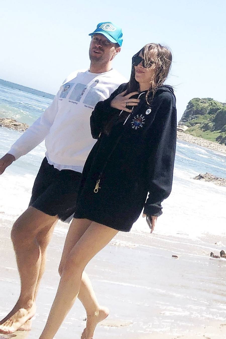Dakota Johnson i Chris Martin na plaży