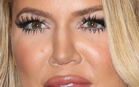 13 zdjęć, które ukazują, jak naprawdę wygląda twarz Khloe Kardashian