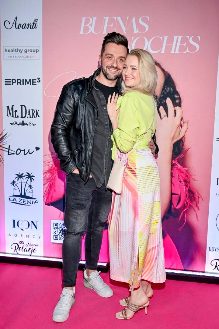 Tłum gwiazd na premierze singla: Barbara Kurdej-Szatan, Joanna Racewicz, Agnieszka Kaczorowska, Maja Hyży, Qczaj