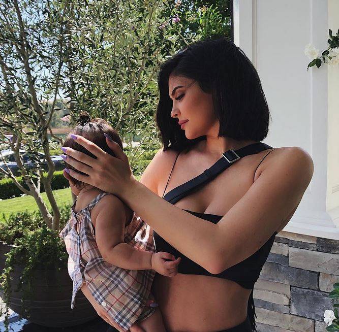 To dzięki TEMU Kylie Jenner zachowuje SZCZUPŁĄ sylwetkę