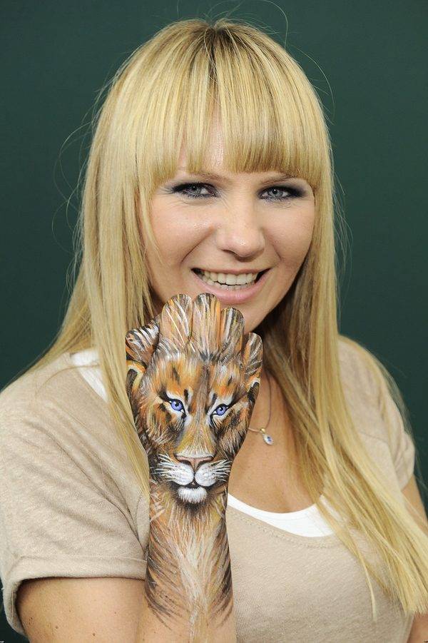 Fryzury z długich włosów Anny Guzik