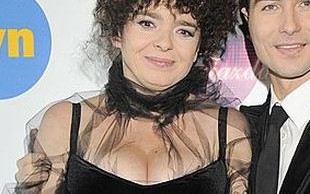 Falujący biust Grocholi [VIDEO]