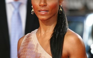 Który aktor ma tak zgrabną żonę? (FOTO)