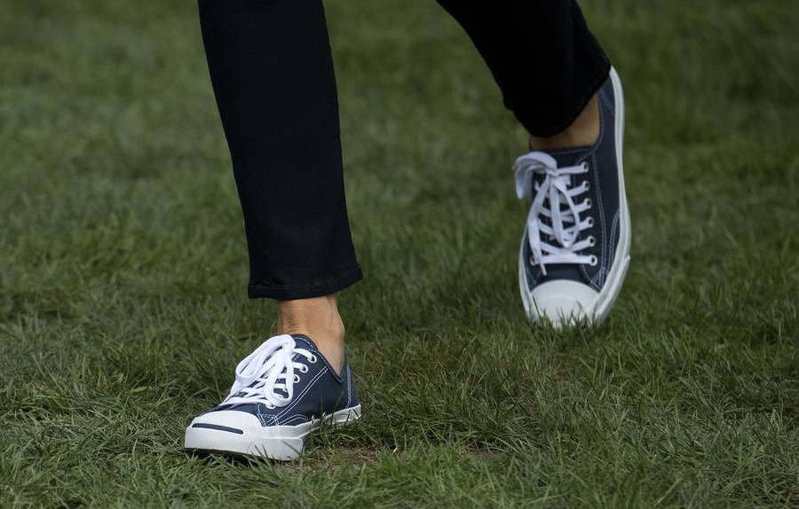 Melania Trump pracuje w ogrodzie, a wszyscy patrzą na jej BUTY