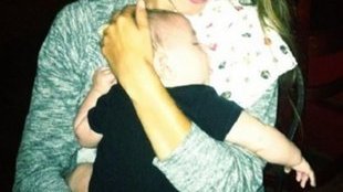 Syn Jaspera ze Zmierzchu pozuje z ciocią (FOTO)