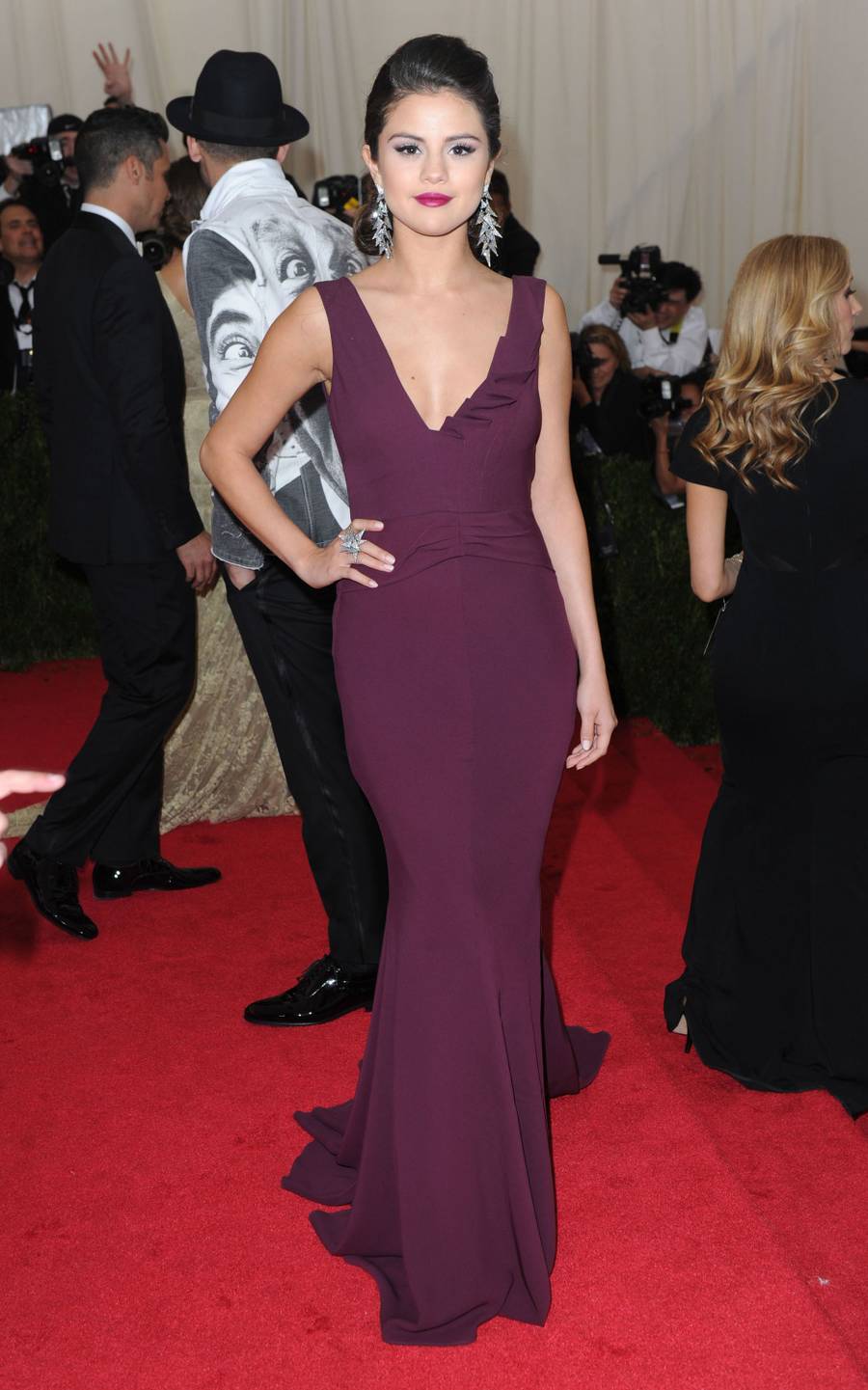 18 BOSKICH stylizacji Seleny Gomez z czerwonych dywanów