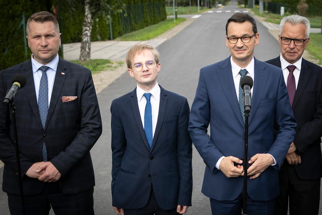 Wizyta premiera Mateusza Morawieckiego. Premierowi towarzyszyl m. in. Piotr Patkowski, Przemyslaw Czarnek, Piotr Patkowski, Mateusz Morawiecki, Krzysztof Michalkiewicz Jacek Szydlowski/FORUM Wizyta premiera Mateusza Morawieckiego. Premierowi towarzyszyl m. in. Piotr Patkowski, Przemyslaw Czarnek, Piotr Patkowski, Mateusz Morawiecki, Krzysztof Michalkiewicz Jacek Szydlowski/FORUM