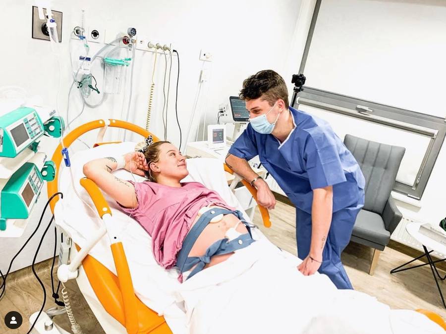 Andziaks ma dziś miliony fanów i uwielbia chwalić się luksusem. A co wrzucała na Instagram 12 lat temu? (FOTO)