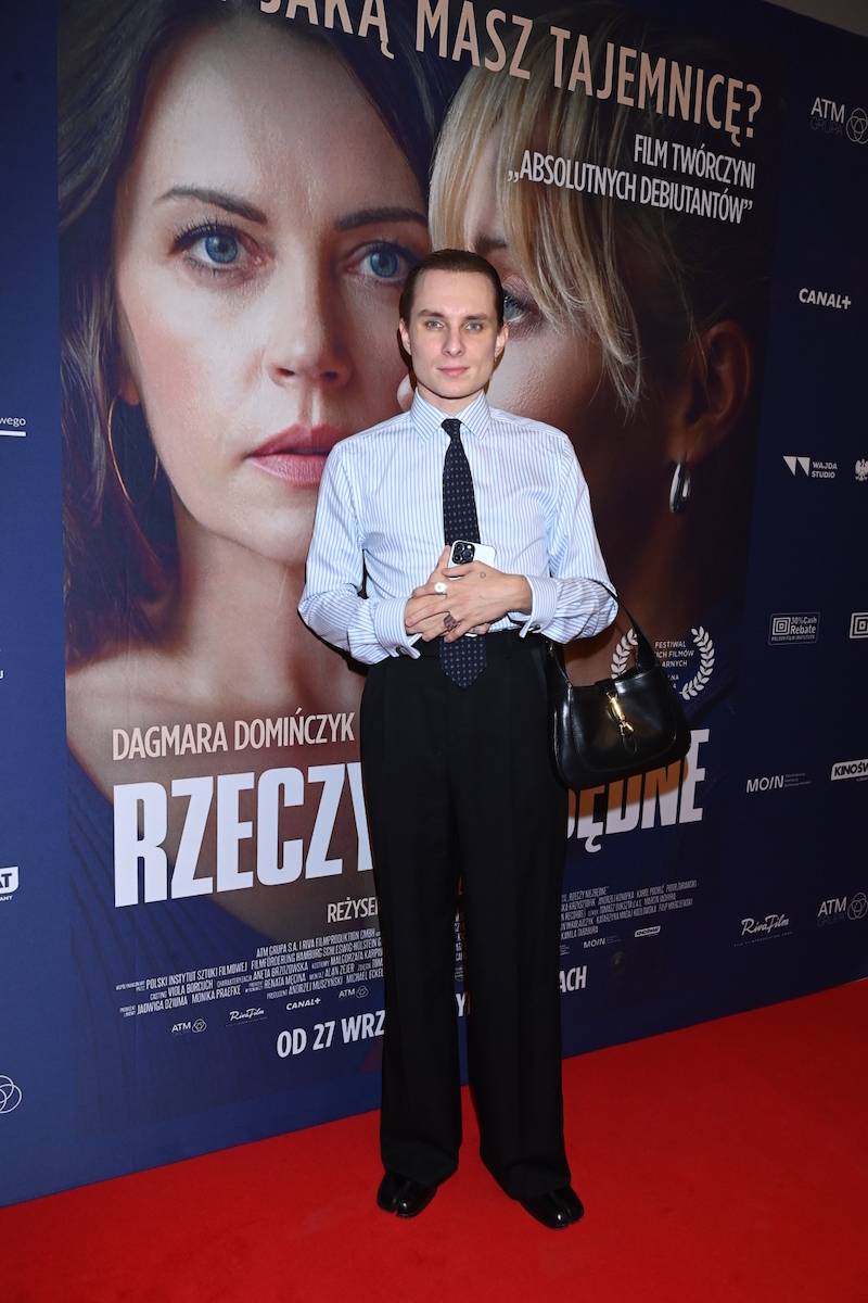 Premiera filmu “Rzeczy niezbędne”. Katarzyna Warnke odsłoniła brzuch, Dagmara Domińczyk z serialu “Sukcesja”…